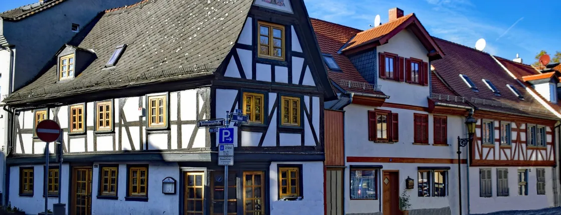 Discover privately Höchst old town of Frankfurt with a local
