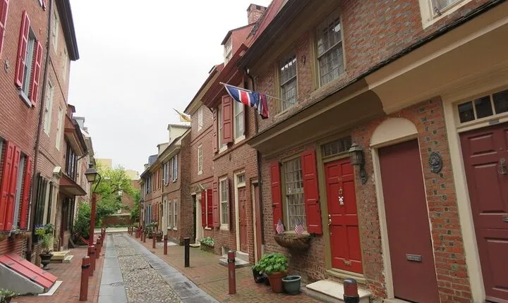 Small-Group Discovering Colonial Philadelphia Public Walking Tour