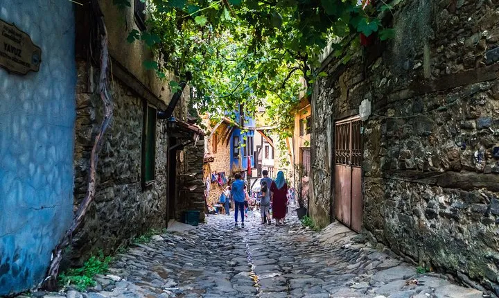 Bursa's Poetic Romance : Romantic Stroll Through the City