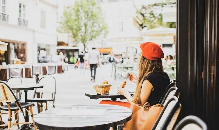 Les Puces de Saint Ouen Flea Market Private Tour in Paris