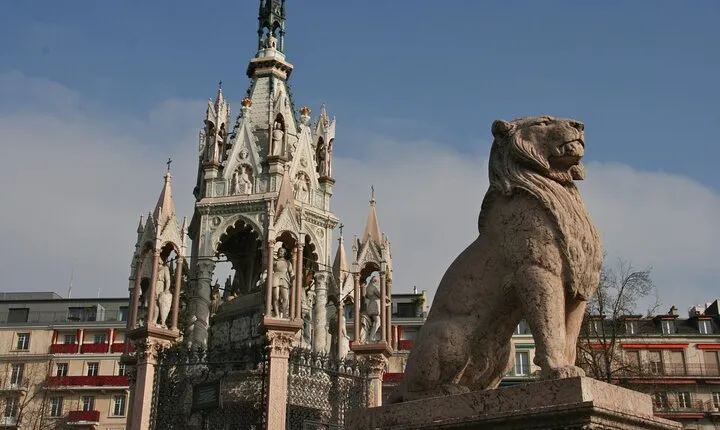 From Brunswick Monument to the Botanical Garden: A Self-Guided Audio Tour