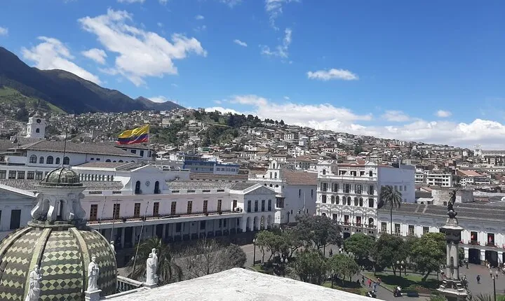 Quito: Unforgettable Private City Tour and the equator line.