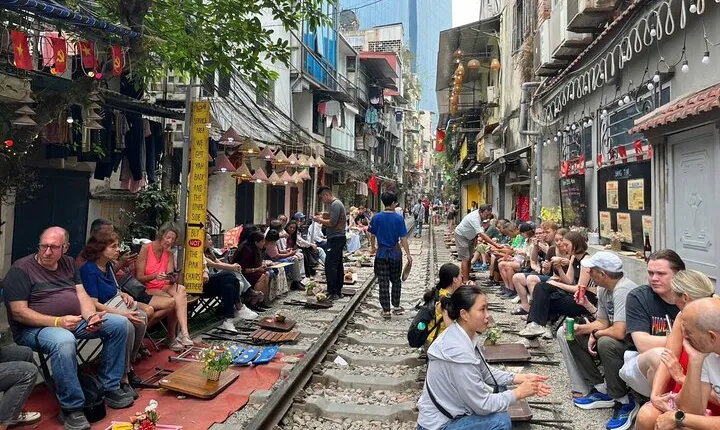 Hanoi Train Street and Incense Village Private Tour