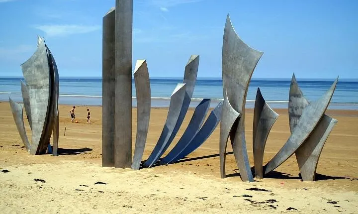 OMAHA BEACH with MERCEDES V CLASS to MEMORIAL D DAY from Paris