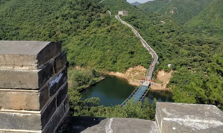 All-inclusive Layover Tour to Lakeside View Huanghuacheng Great Wall with Lunch