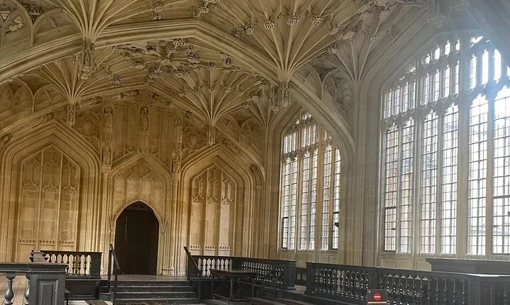 Oxford: Town and Gown Tour with Divinity School Entry Ticket