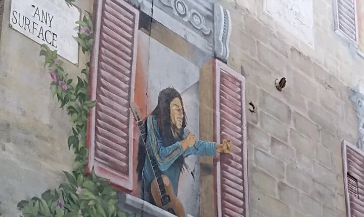 Rock and Roll Taxi Tour of London Icons and Legends