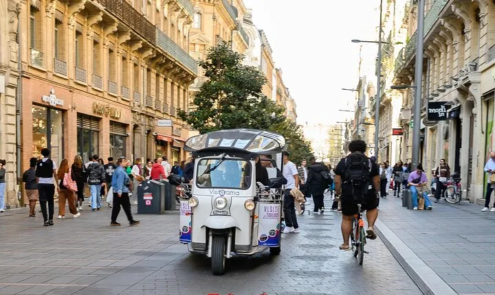 Toulouse Tour in Electric Tuk Tuk