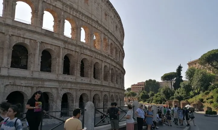 Private transport from Fiumicino Airport to Rome City or vice versa