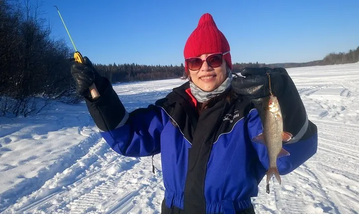 Ice fishing by car with hot beverages at Pyhä-Luosto