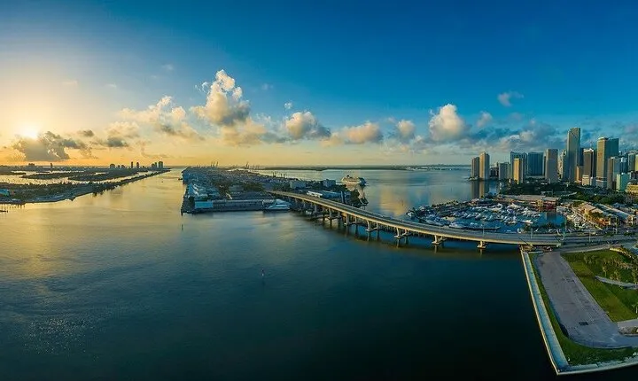 Miami Full-Day Combo with 75 min cruise, Everglades Airboat Tour & Double Decker Bus