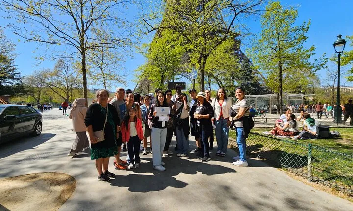Eiffel Tower Guided Tour Access by Elevator 2nd Floor and Summit
