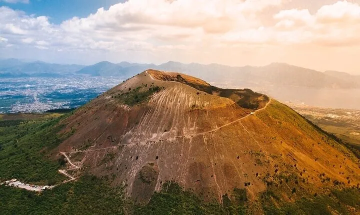 Half-Day Vesuvius Drive and Summit Hike from Naples with Lunch