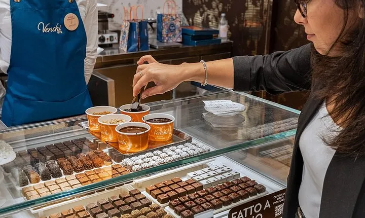 Venchi Piazza Maggiore: Chocolate Tasting Experience in Bologna