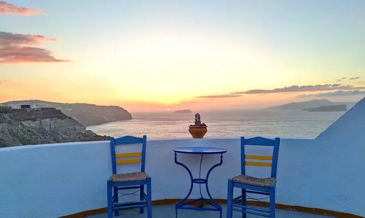 Half-Day Sunset Chasing Private Tour in Santorini