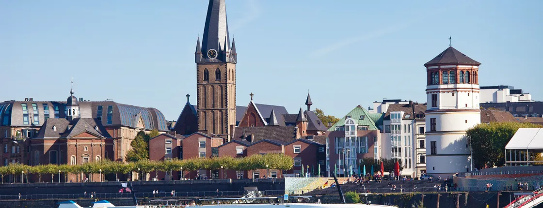 Old town and Altbier tour in Düsseldorf