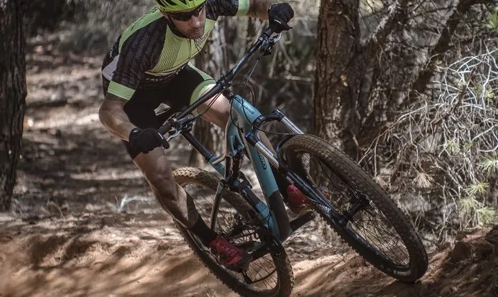 3 Hours Mountain Bike Cycling Guided Tour in Costa del Sol