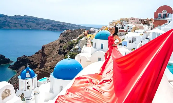 Santorini 2h Private Flying Dress Photoshoot with Transportation
