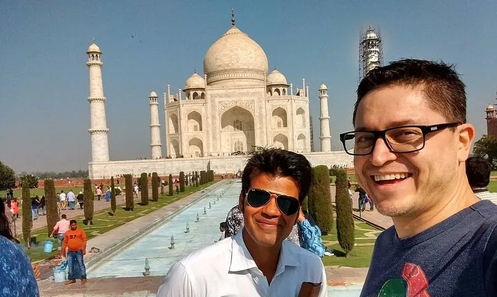 Private Day Tour of Taj Mahal and Agra Fort By Gatiman Superfast Train