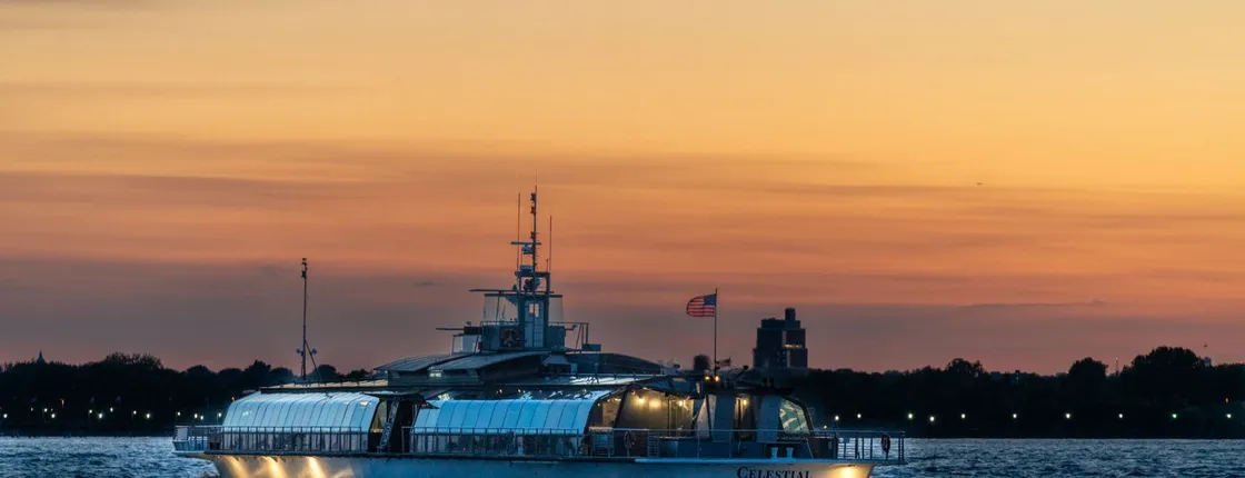 Bateaux New York dinner sightseeing cruise