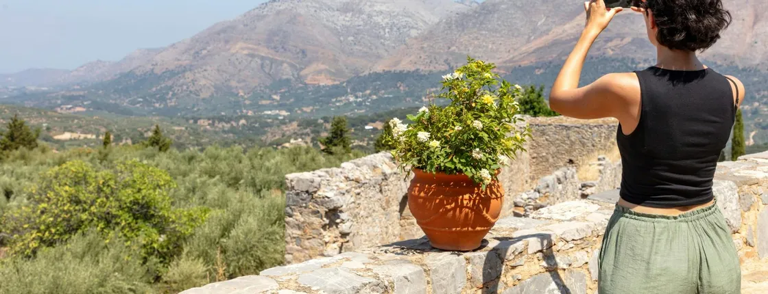 Family tour to the mountains of Crete with Mythological Park