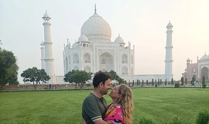 Skip the Line Taj Mahal & Agra Tour