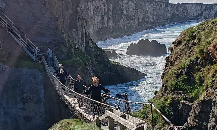 Belfast, Giants Causeway, Dunluce Castle and Rope Bridge 