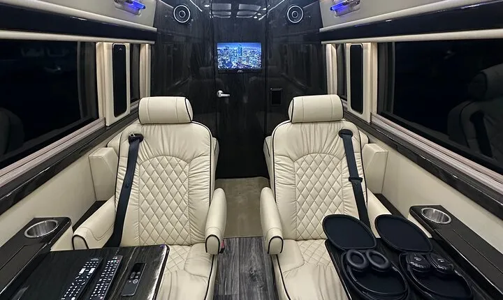 SkyChase™ Private Northern Lights Experience – Luxury Aurora Tour