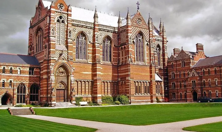 Private full day tour to Oxford and Cambridge from London with Hotel Pick Up