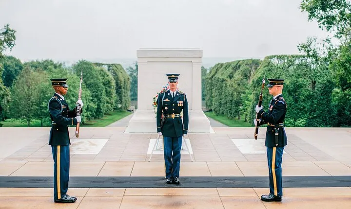 Private Arlington National Cemetery Walking Tour with Changing of the Guards