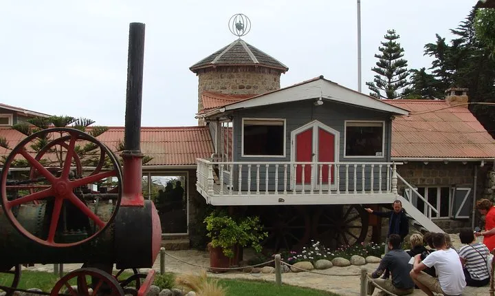 Private Tour Isla Negra, Pomaire and Coastal Resorts Tour from Santiago