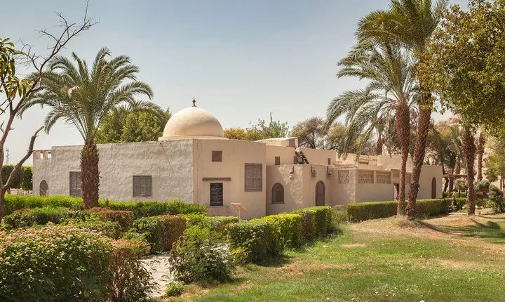 Tutankhamun Explorer Howard Carter-House tour on Luxor west bank