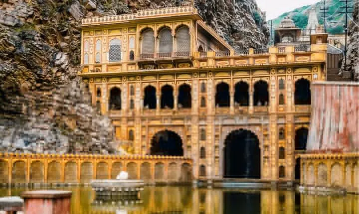 Hidden Gems of Jaipur with a local (Guided Half Day City Tour in AC Car)