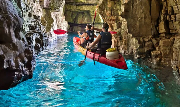Private kayak tour: Explore the caves and turquoise bays in Pula 