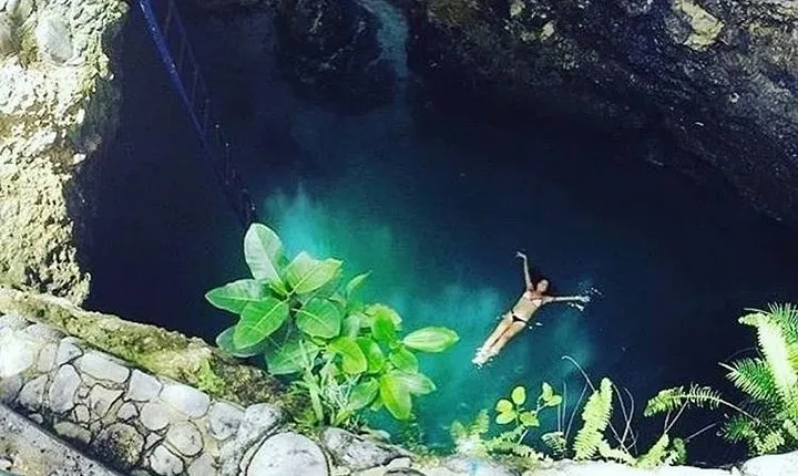 Blue Hole Mineral Spring and Rick's Cafe