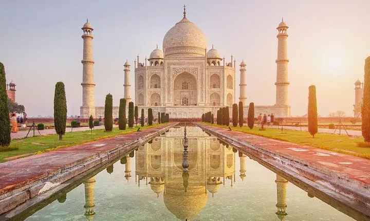 Taj Mahal Private Tour by Gatimaan Express Train