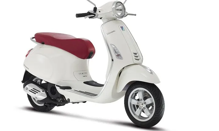 Rome Vespa Primavera 125 cc Rental - 48 Hours Rental