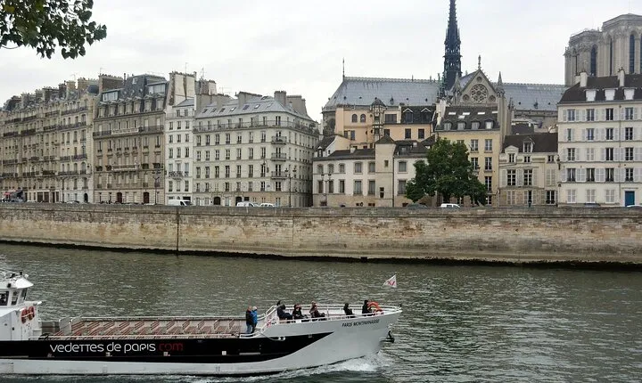 10-Hour Paris Tour with Seine Cruise and Lunch