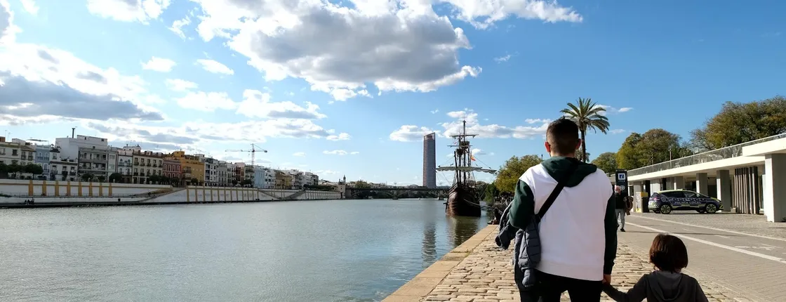 Triana historical quarter with Guadalquivir river walking tour