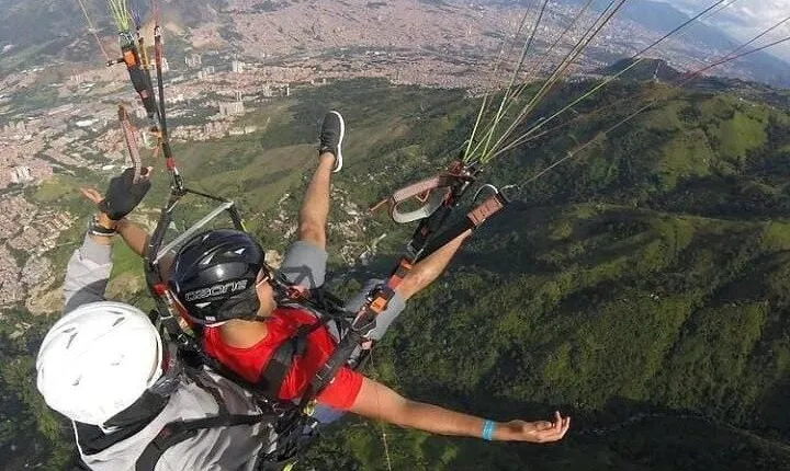 Paragliding Tour from Medellin with Transportation and Videos HD