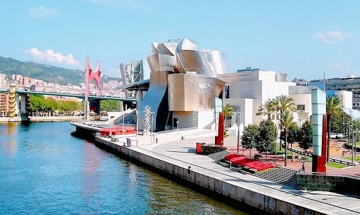 CERTAL Exclusive Tour: GUGGENHEIM Museum + BASQUE Menu Bilbao (4h)