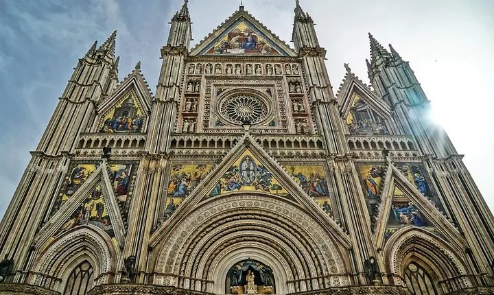 Private Transfer: Florence to Rome with Stop in Orvieto