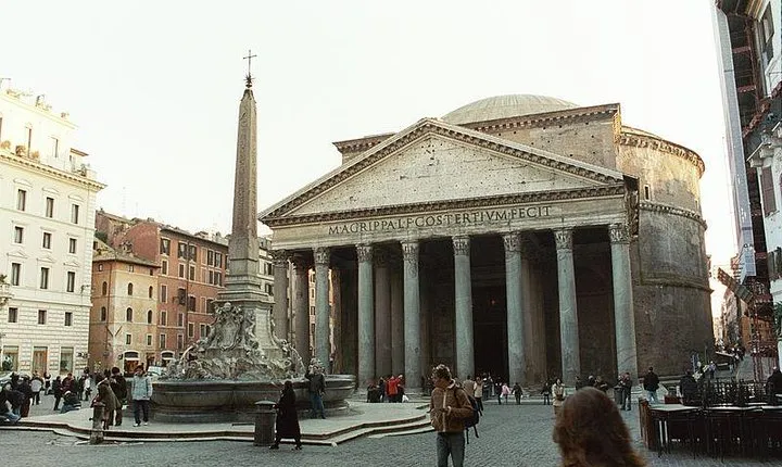 Private Tour: Visit Rome's Historical Sites: L. Argentina,Pantheon, P.za Navona