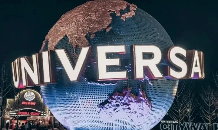 Universal Beijing Resort with Private English Guide and Driver