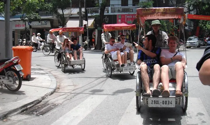Private Tour: Hanoi City Tour Including Water Puppet Show and Cyclo Ride