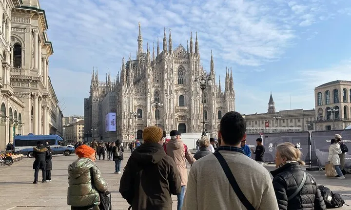 Milan History & Street Food Tour with Wine Tasting