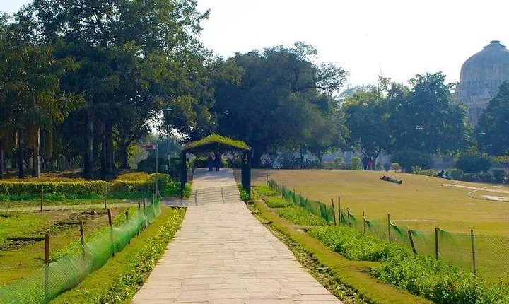 A Walk Through Delhi's Most Important Park - The Lodhi Gardens