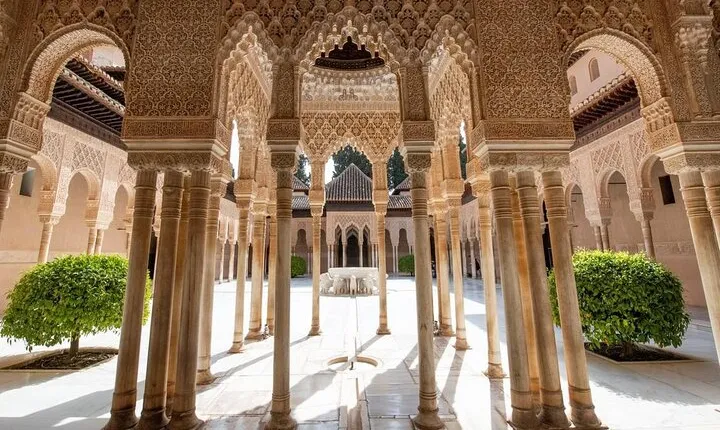 Alhambra Guided Tour & Albaicin Tour from Seville