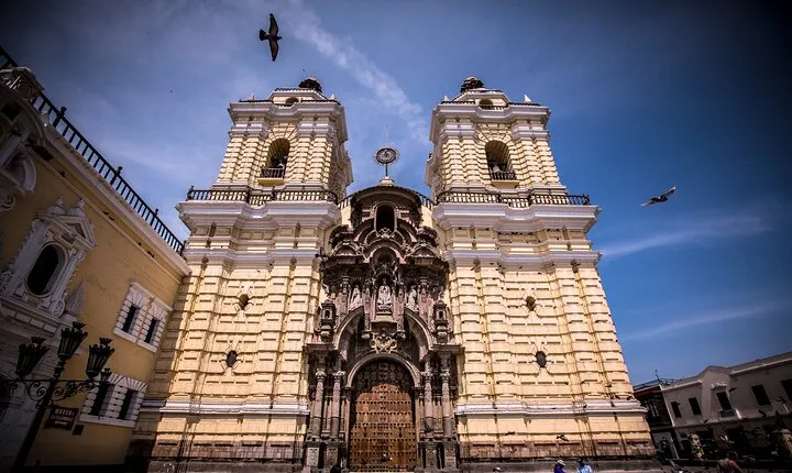 Half-Day Lima city tour visiting San Francisco and Huaca Pucllana