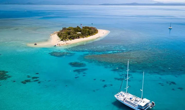 Wavedancer Low Isles Great Barrier Reef Sailing Cruise